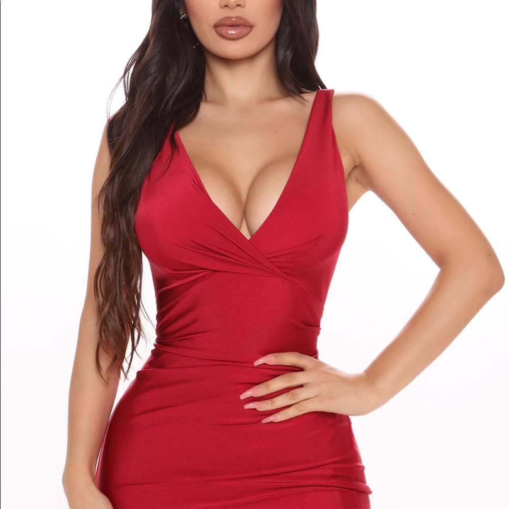 Red Gown - Picture 3 of 5